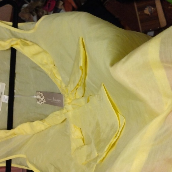 Trinity women's canary yellow sleeveless top Sz Medium - Picture 15 of 17